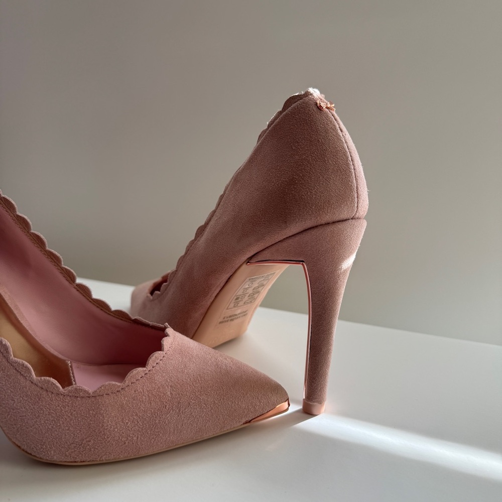 Ted Baker Blush Pink Suede Heels with Rose Gold Details. Size 6. 4 in heels.